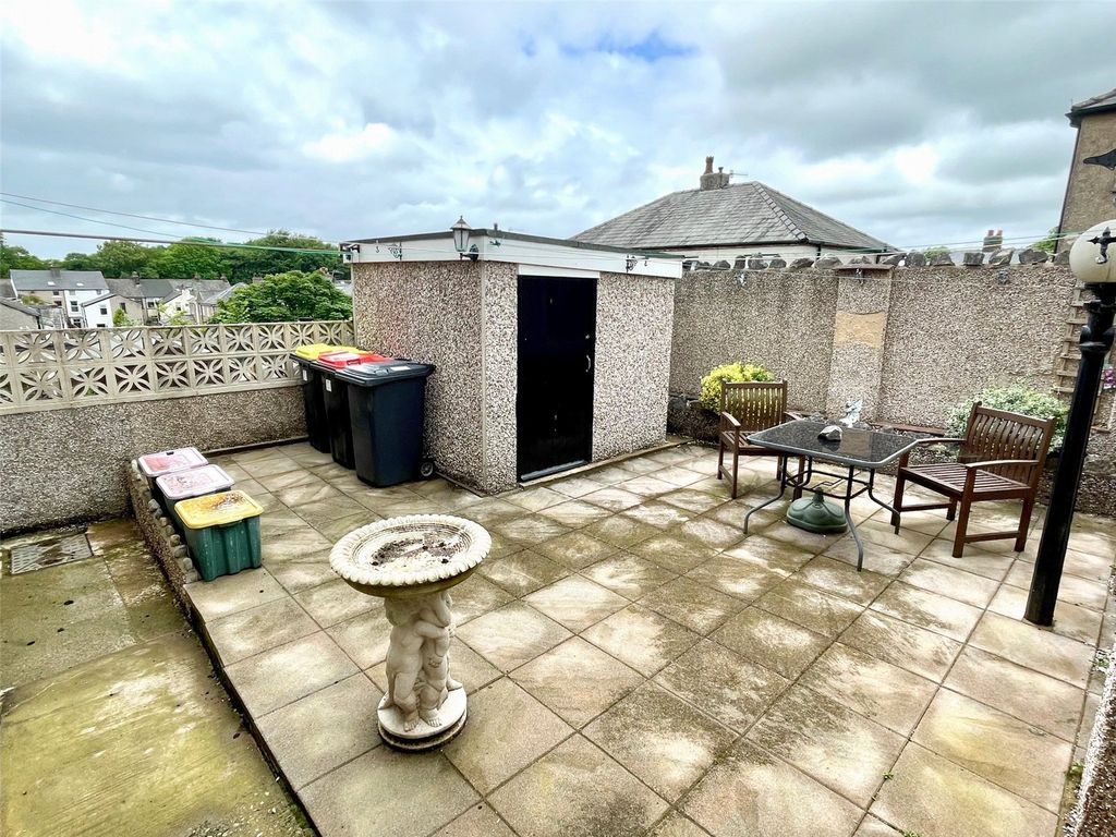 Property photo 3 of 19 Garden &amp; Out House