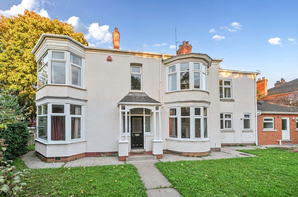 Property photo 1 of 21 1359996-2-68d42B9...