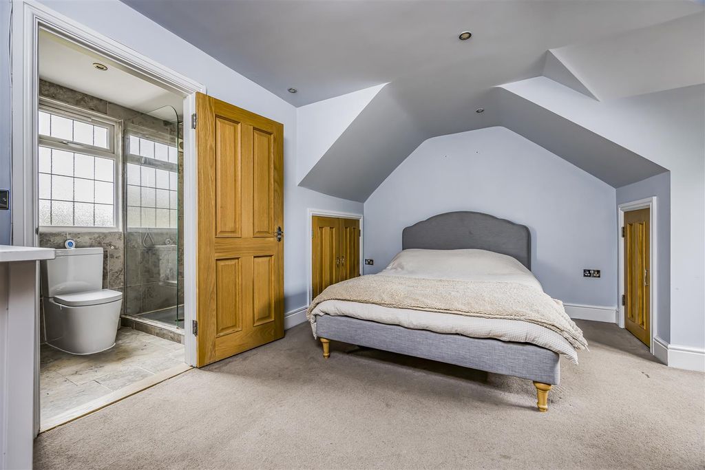 Property photo 3 of 20 1B South Road, Drayton-Porticomarketing-Soldby-19.