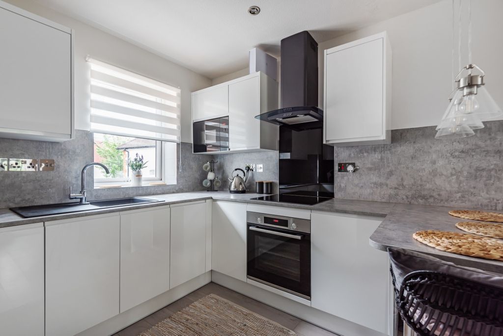 Property photo 1 of 25 870112 (6)