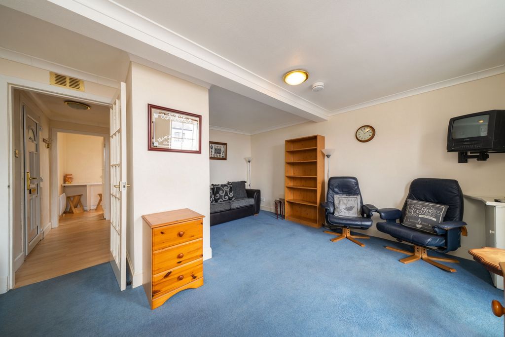 Property photo 2 of 12 Photo 6