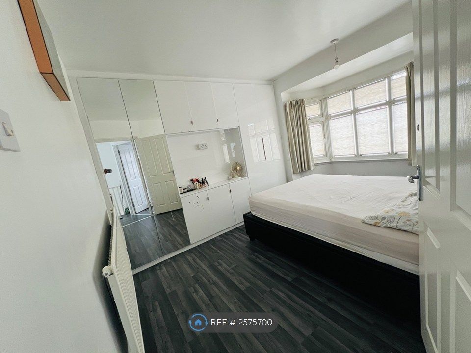 Property photo 3 of 20 Master Bedroom