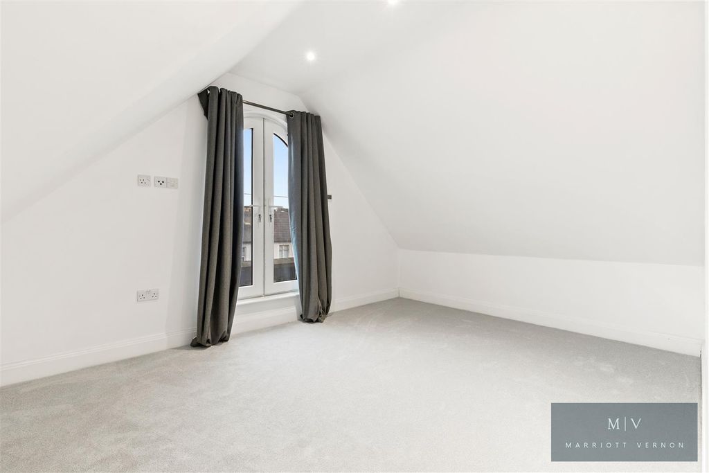 Property photo 3 of 10 Brighton Road 218 5 MV-1.Jpg