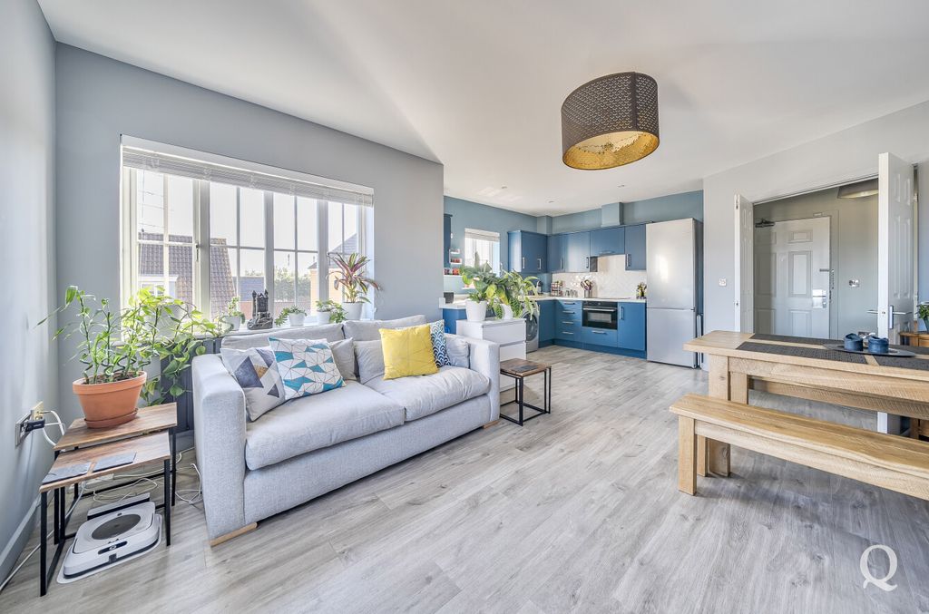 Property photo 2 of 18 9E065d91-4c17-40F...