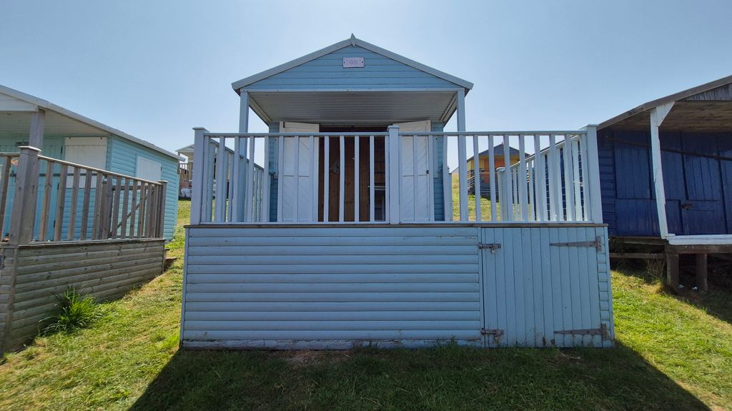 Property photo 2 of 13 Beach Hut