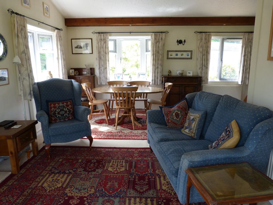 Property photo 3 of 19 Lounge/Dining