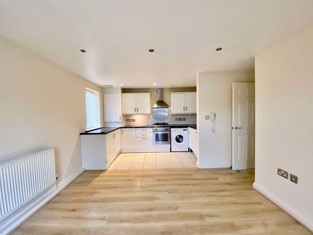 Property photo 2 of 7 Kitchen Lounge