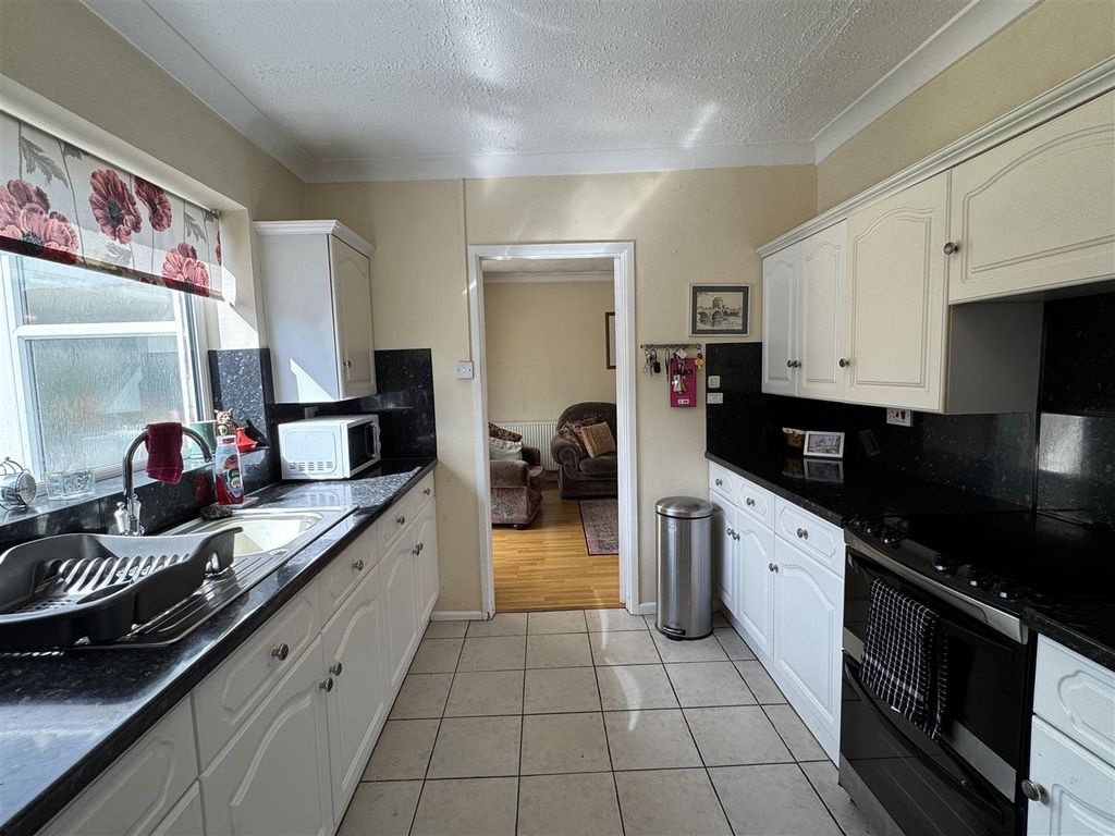 Property photo 3 of 22 Kitchen