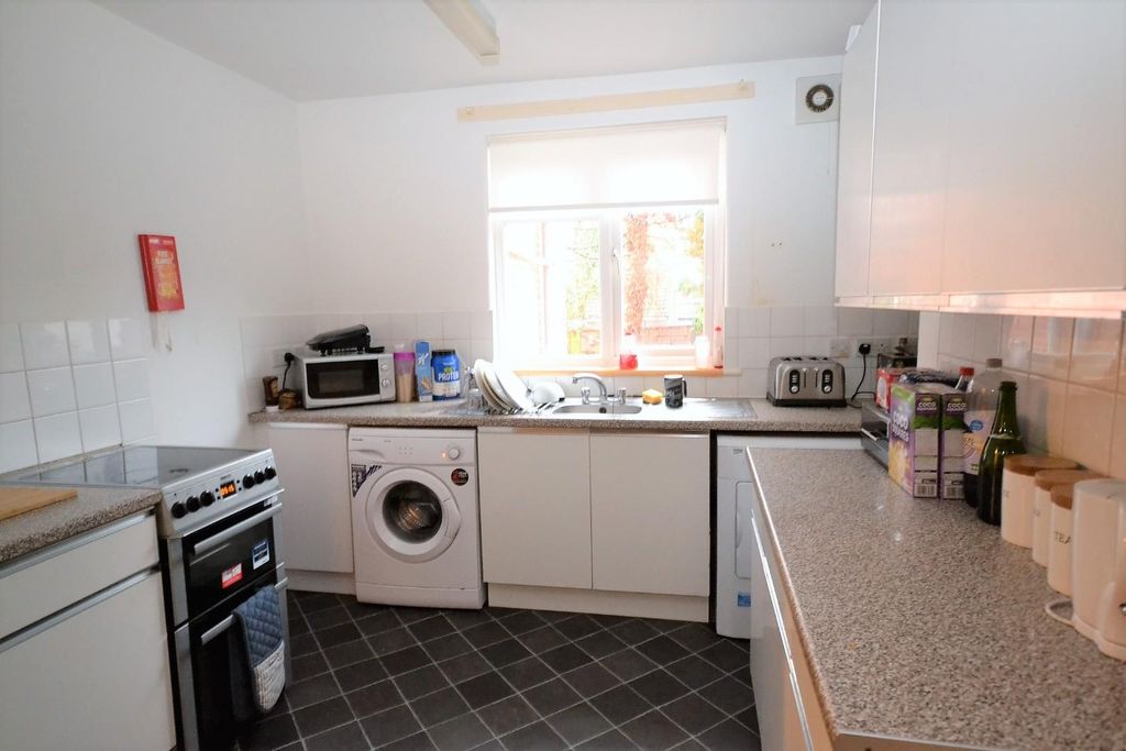 Property photo 2 of 5 Kitchen.Jpg
