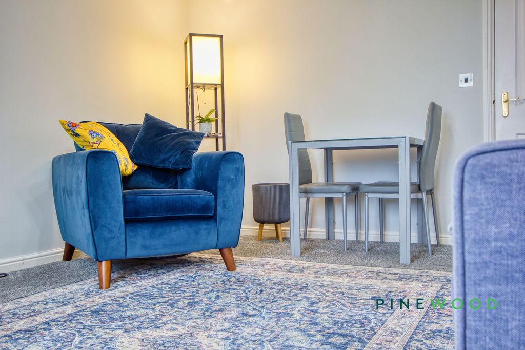 Property photo 3 of 13 Lounge / Diner