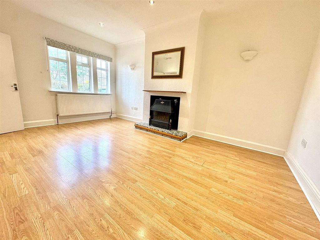 Property photo 2 of 9 8.Jpg