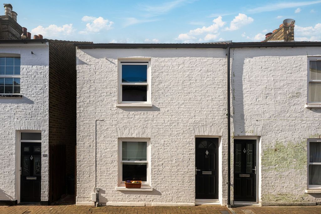 Property photo 2 of 12