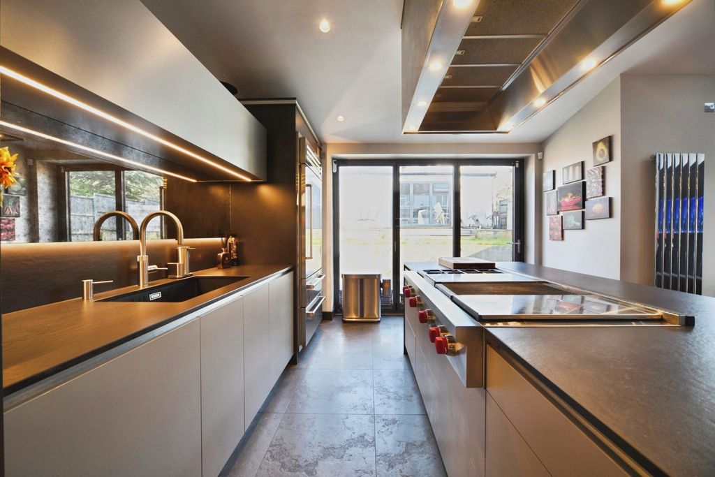 Property photo 3 of 20 Pbox-Img.Jpg