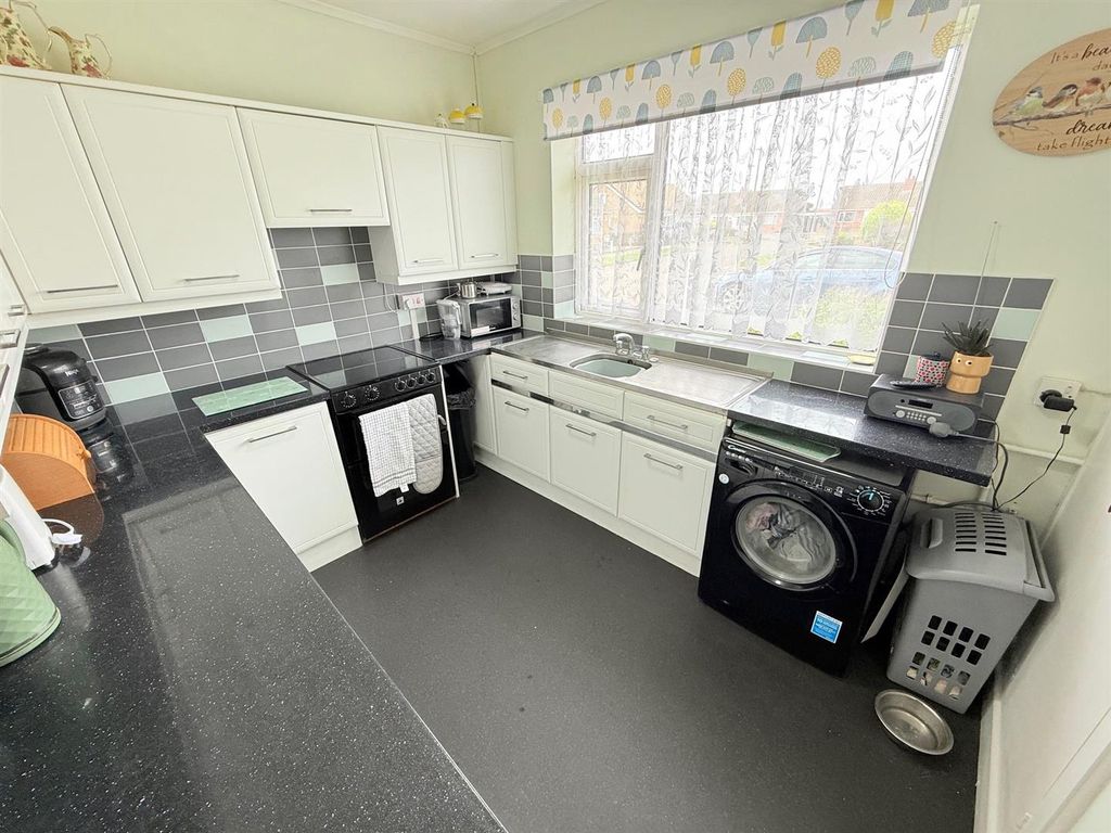 Property photo 2 of 12 Kitchen