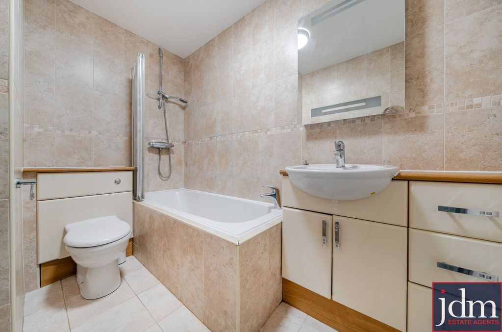 Property photo 3 of 9 Bathroom