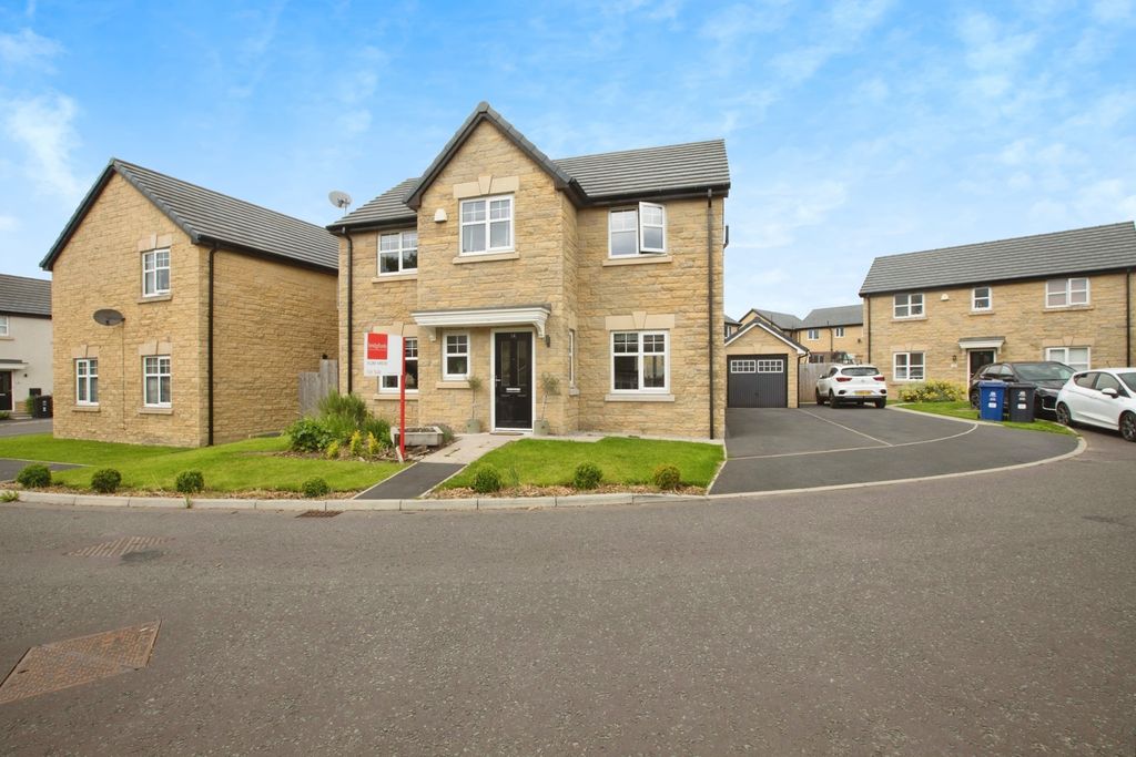 Property photo 1 of 16 External