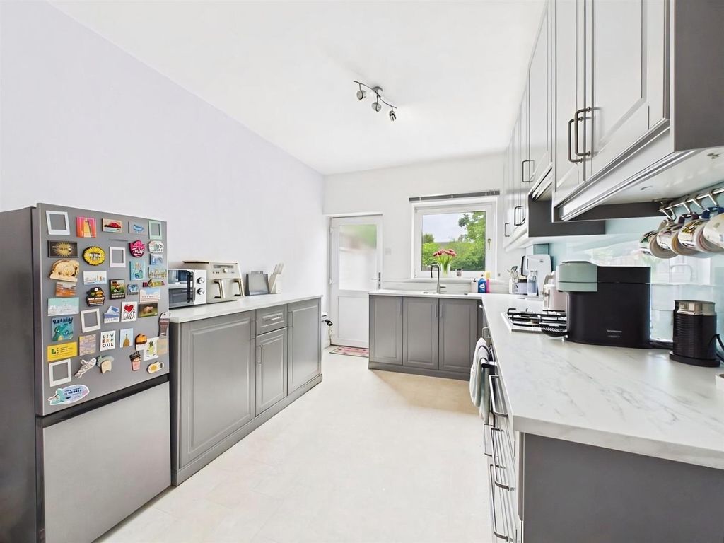 Property photo 3 of 15 Kitchen