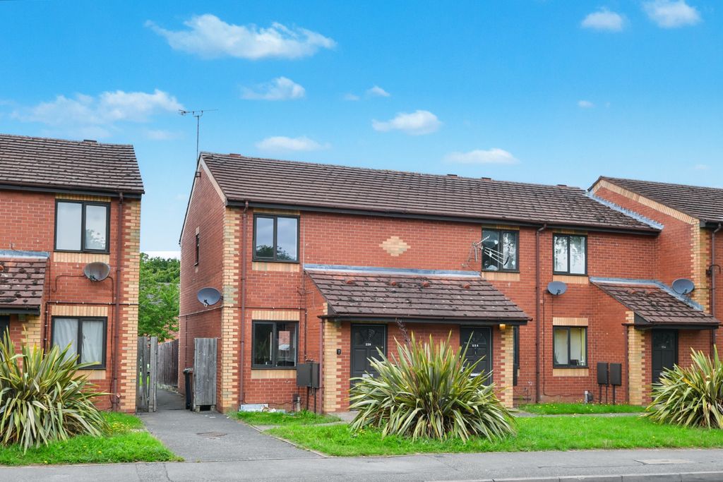 Property photo 1 of 15 228 Woodfield Avenue, Lincoln, Lincolnshire, Ln6 0Lt