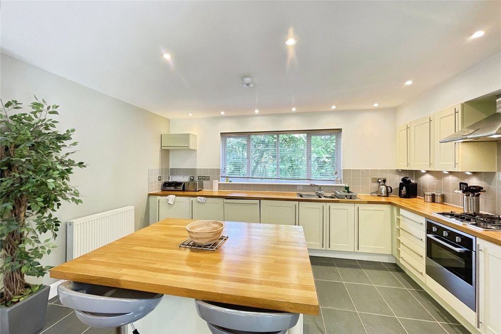 Property photo 2 of 22 Picture No. 12