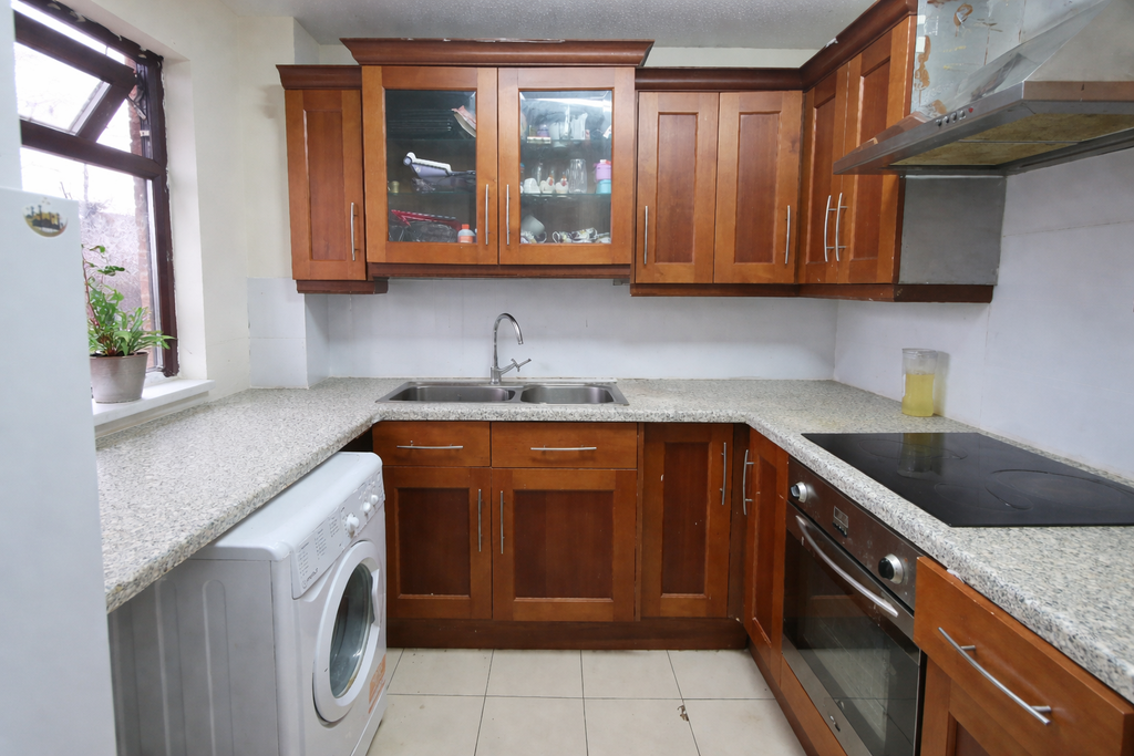 Property photo 3 of 12 Kitchen