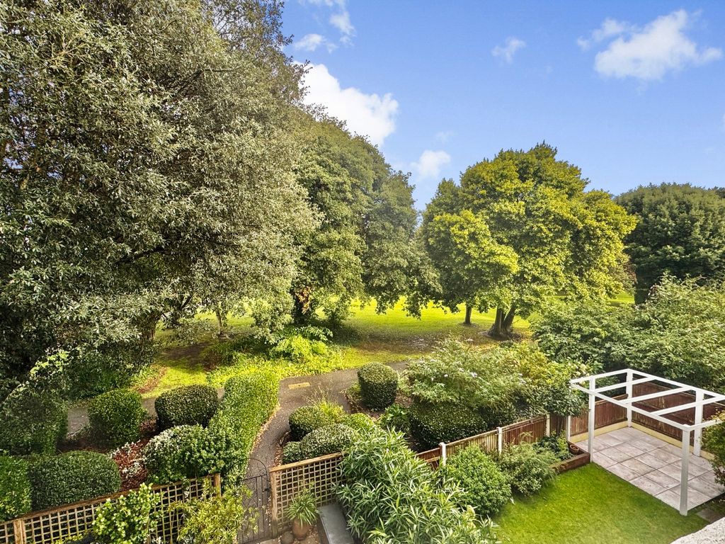 Property photo 2 of 10 Views