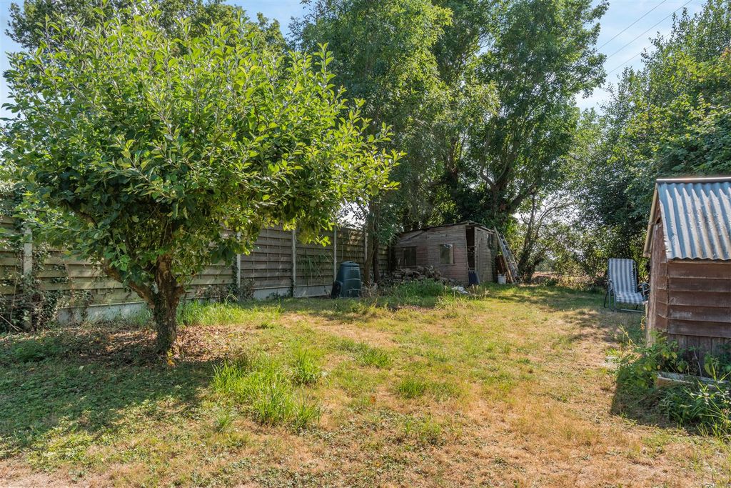 Property photo 2 of 27 Garden