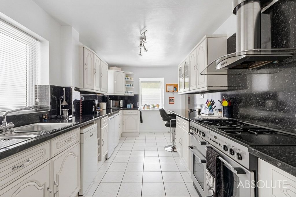 Property photo 3 of 32