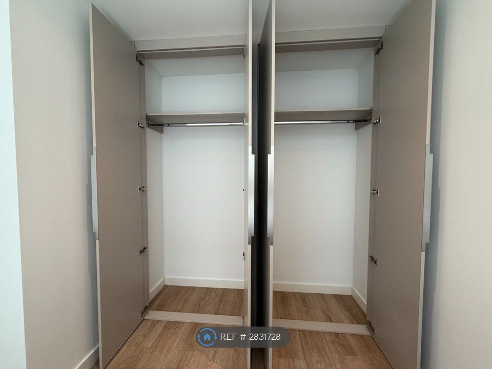 Property photo 3 of 23 Bespoke Fitted Wardrobe