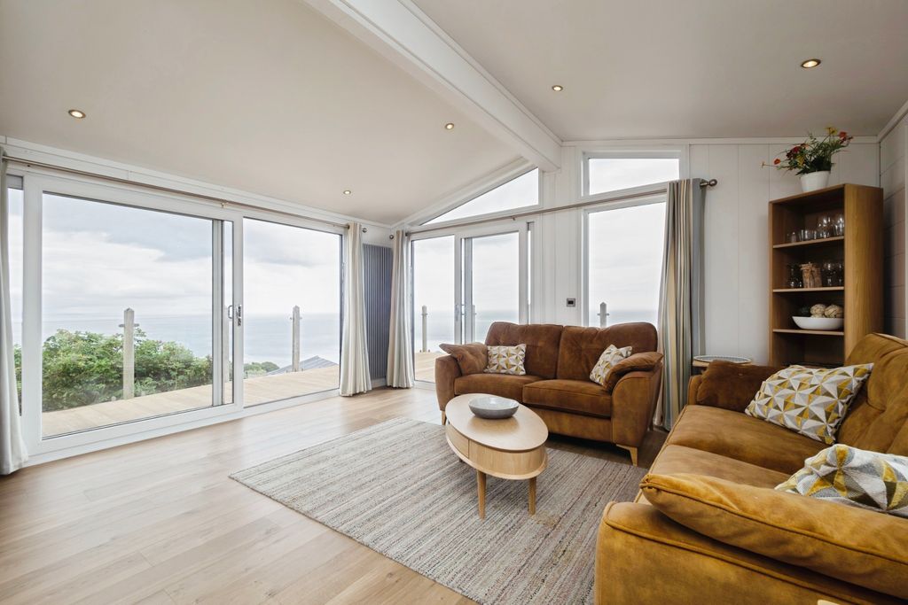 Property photo 3 of 19 Sitting Room View