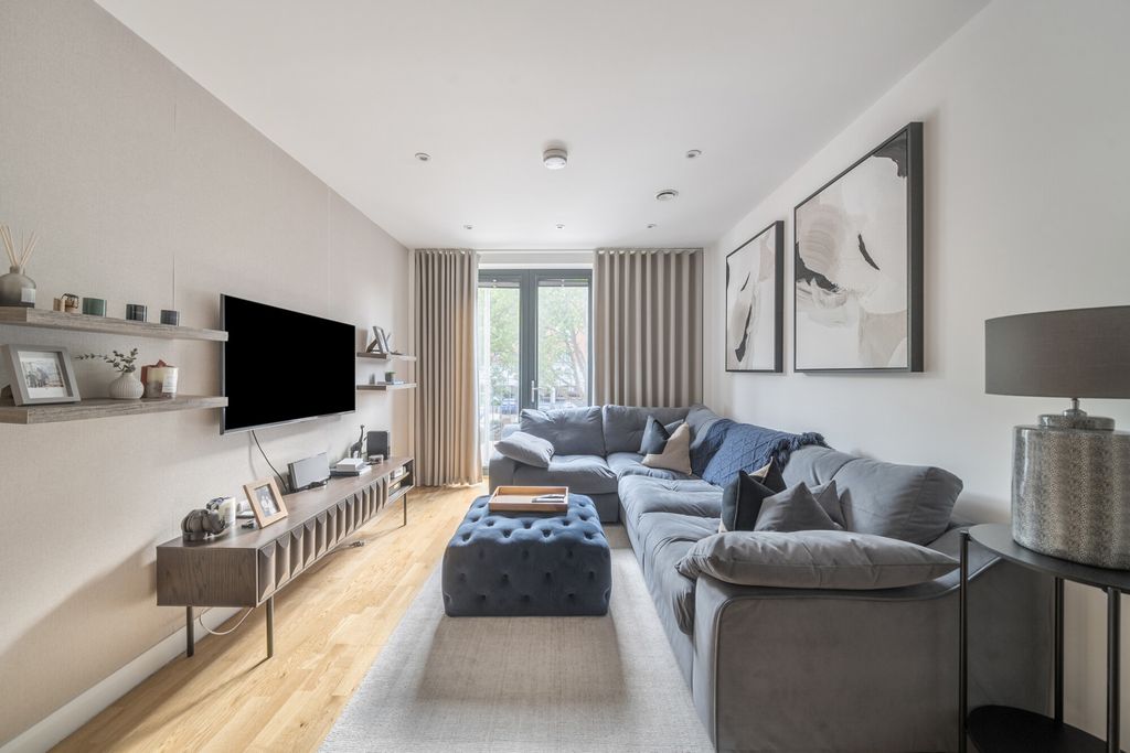 Property photo 1 of 17 1302073-2-68432Dd...