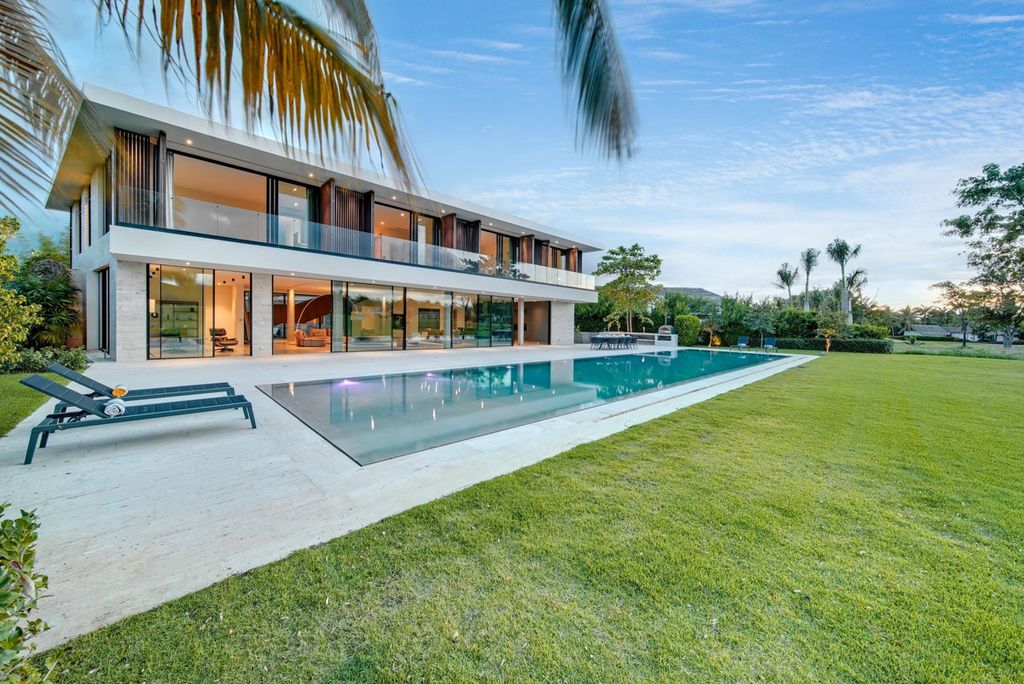 Property photo 1 of 32