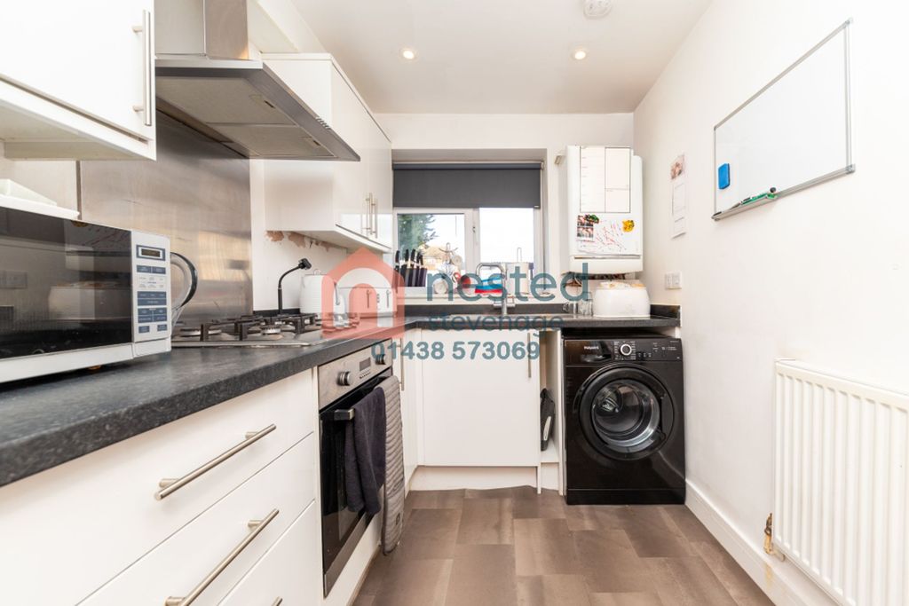 Property photo 3 of 11 Kitchen