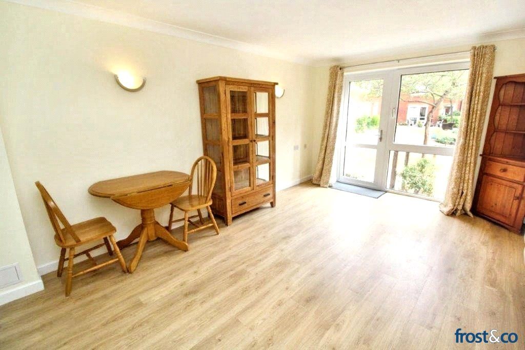 Property photo 2 of 11 Living Room