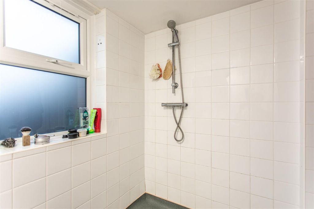 Property photo 3 of 18 6, 212 Elm Grove-3.Jpg