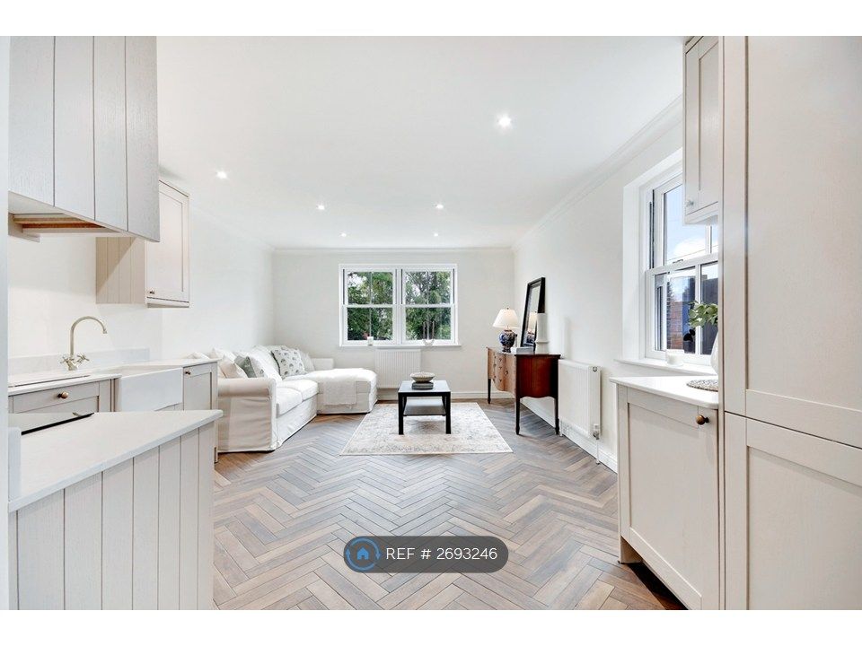 Property photo 3 of 15 Lounge