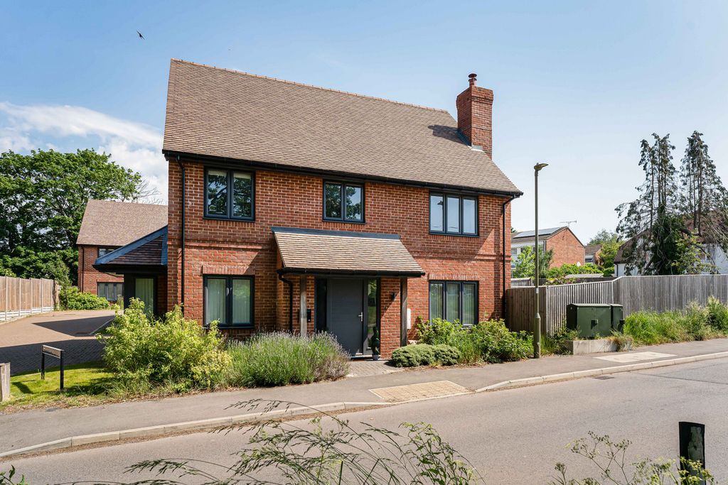 Property photo 1 of 32