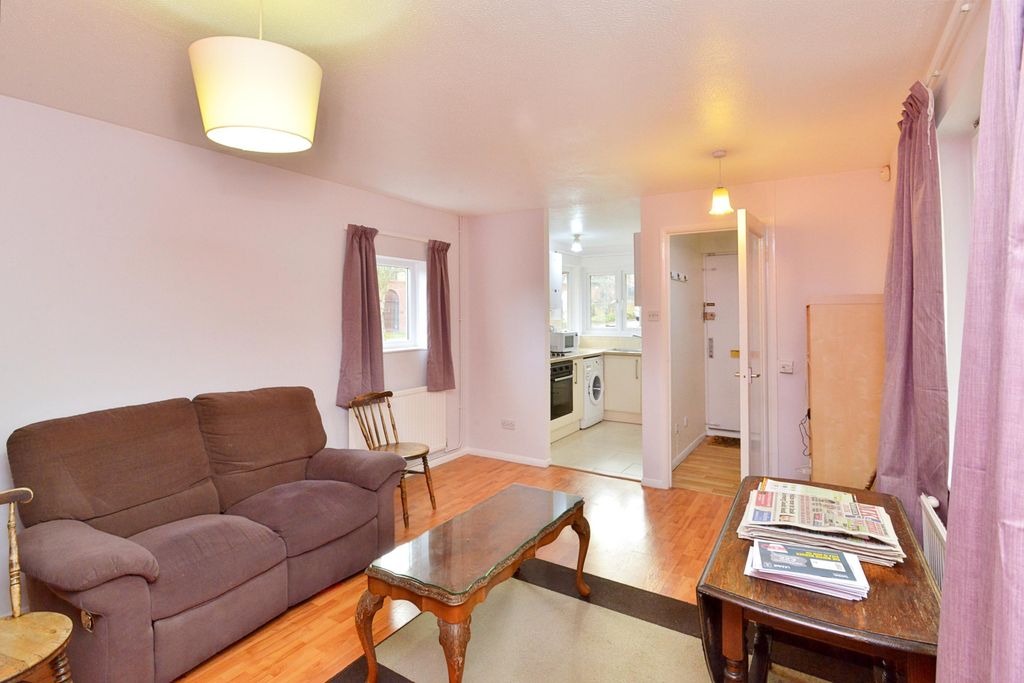 Property photo 3 of 11 Living Room