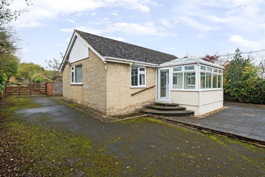 Property photo 2 of 11 Rear