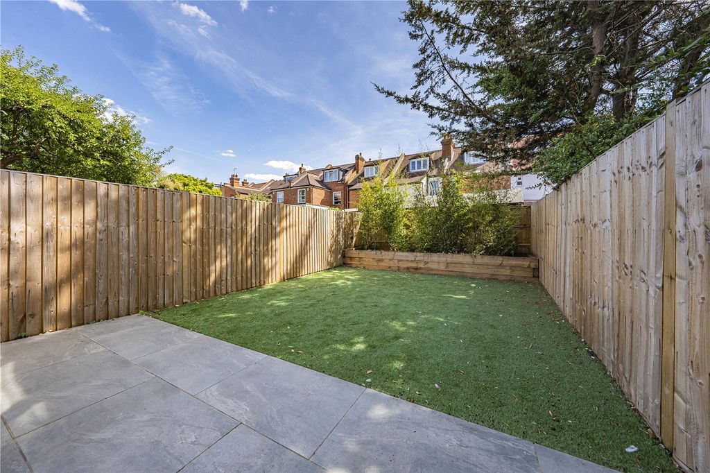 Property photo 2 of 19 Picture No. 24