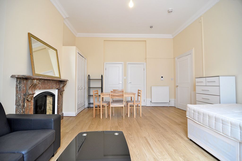 Property photo 1 of 5 Studio To Rent
