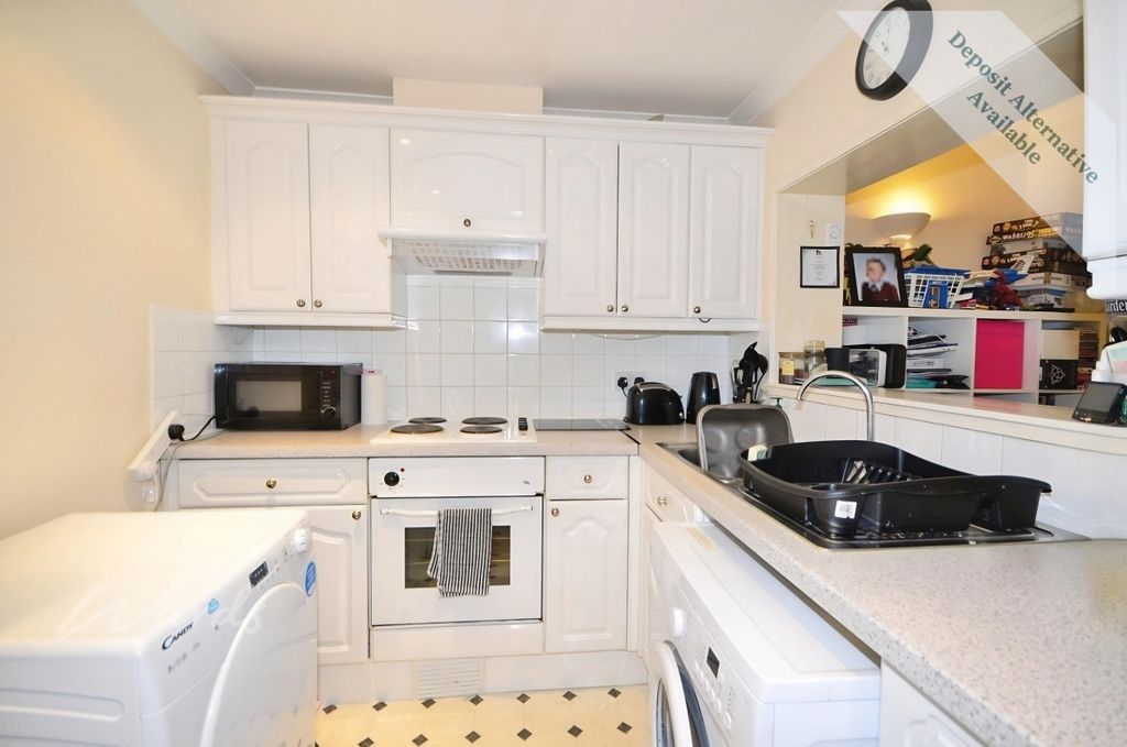 Property photo 2 of 6 Castle Hill Kitchen