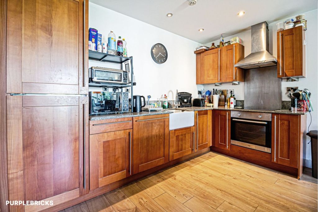 Property photo 2 of 25