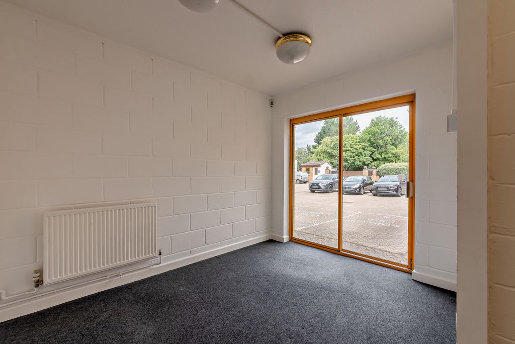 Property photo 3 of 9 8694014-Interior11-v2-800