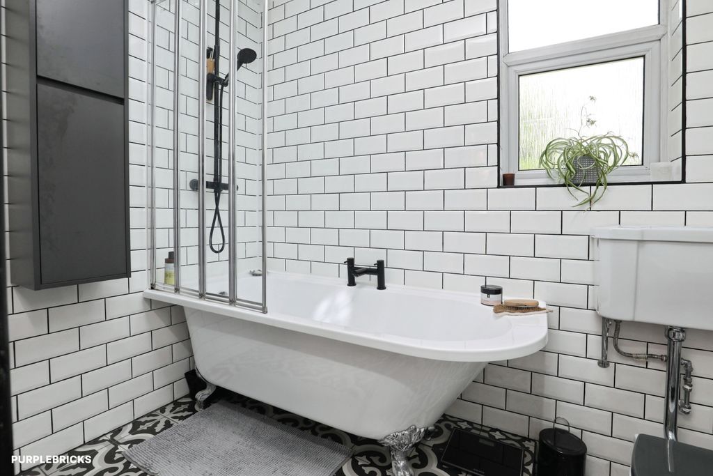 Property photo 2 of 33
