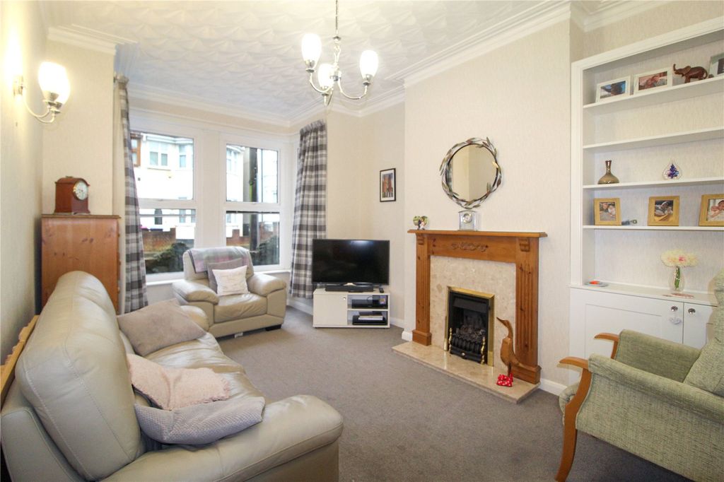 Property photo 3 of 21 Picture No. 12