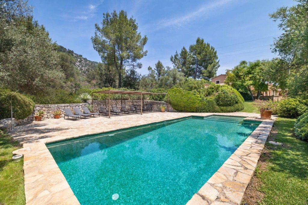 Property photo 3 of 20 Pool (3)