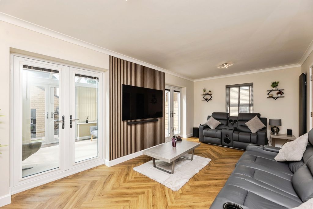 Property photo 2 of 30 Pbox-Img.Jpg