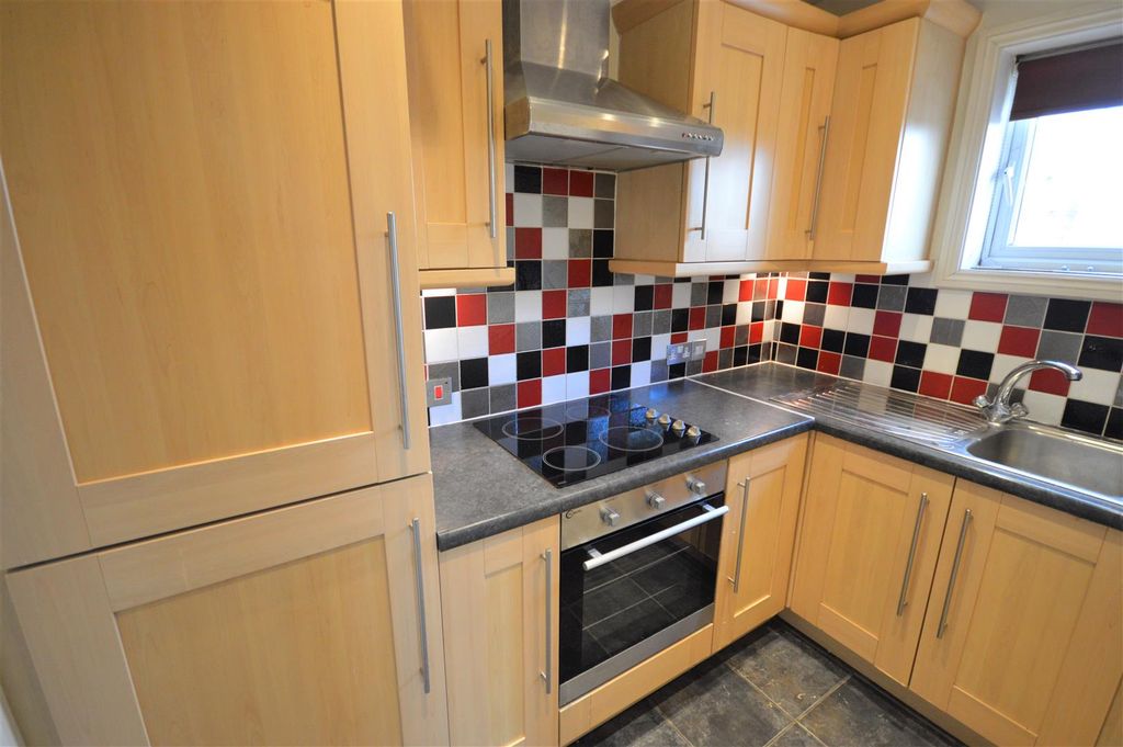 Property photo 3 of 7 Kitchen