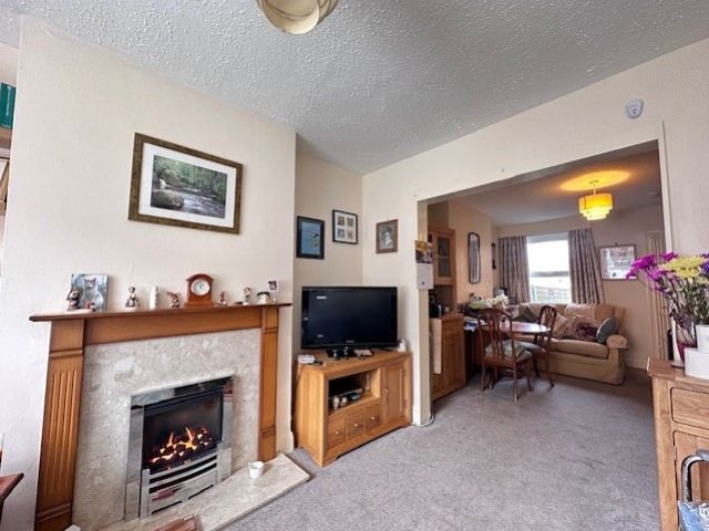 Property photo 2 of 11 9