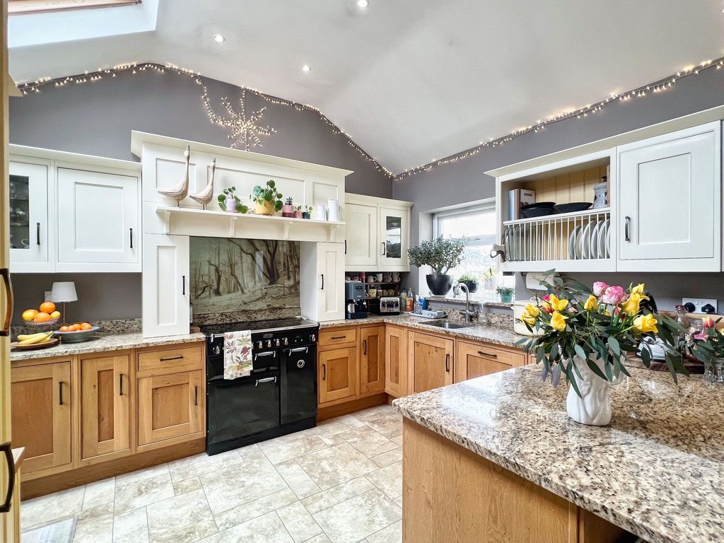 Property photo 3 of 28